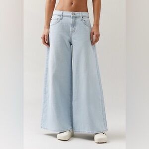 Urban Outfitters BDG Joey Wide Leg Light Wash Jeans